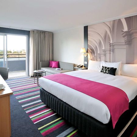 Mercure Melbourne Treasury Gardens Экстерьер фото
