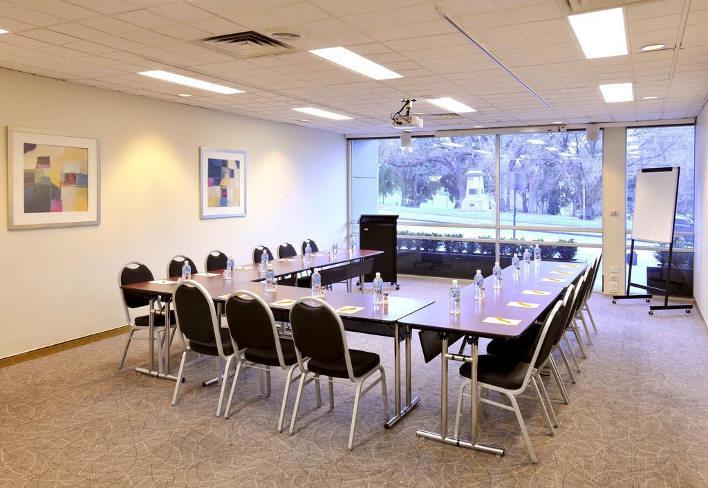 Mercure Melbourne Treasury Gardens Экстерьер фото