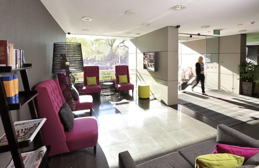 Mercure Melbourne Treasury Gardens Экстерьер фото