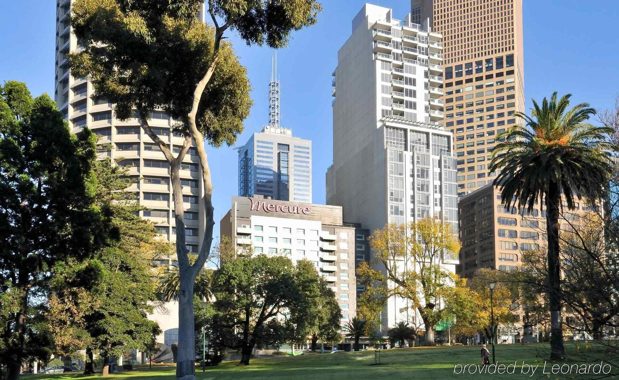Mercure Melbourne Treasury Gardens Экстерьер фото