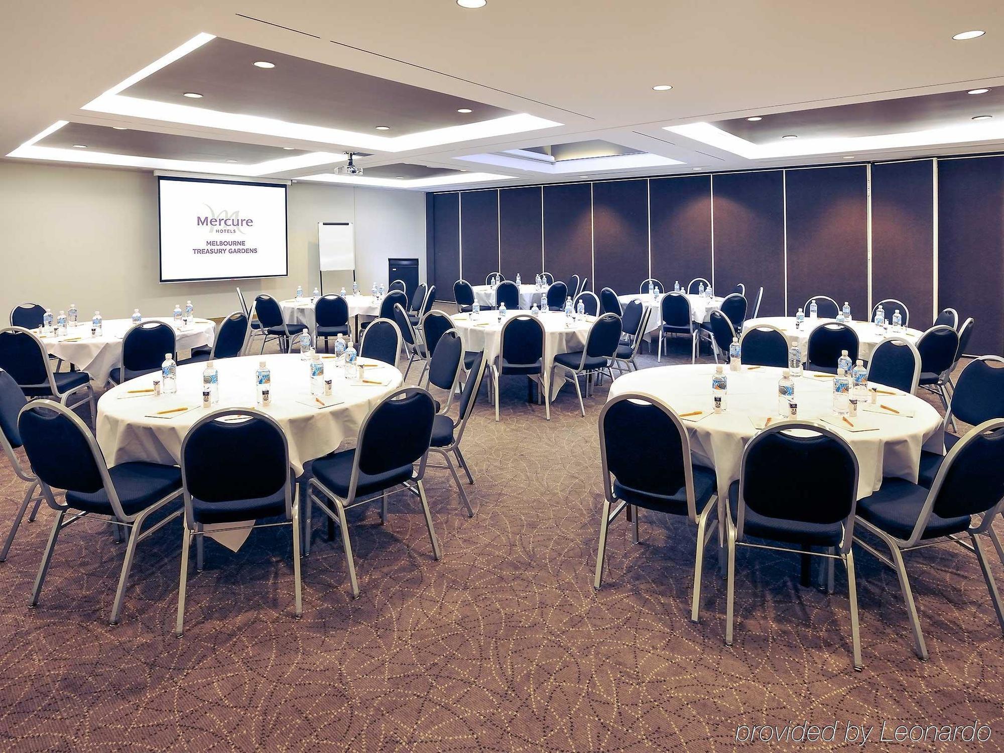 Mercure Melbourne Treasury Gardens Экстерьер фото