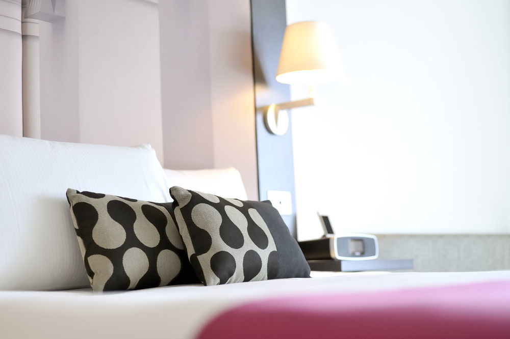 Mercure Melbourne Treasury Gardens Экстерьер фото