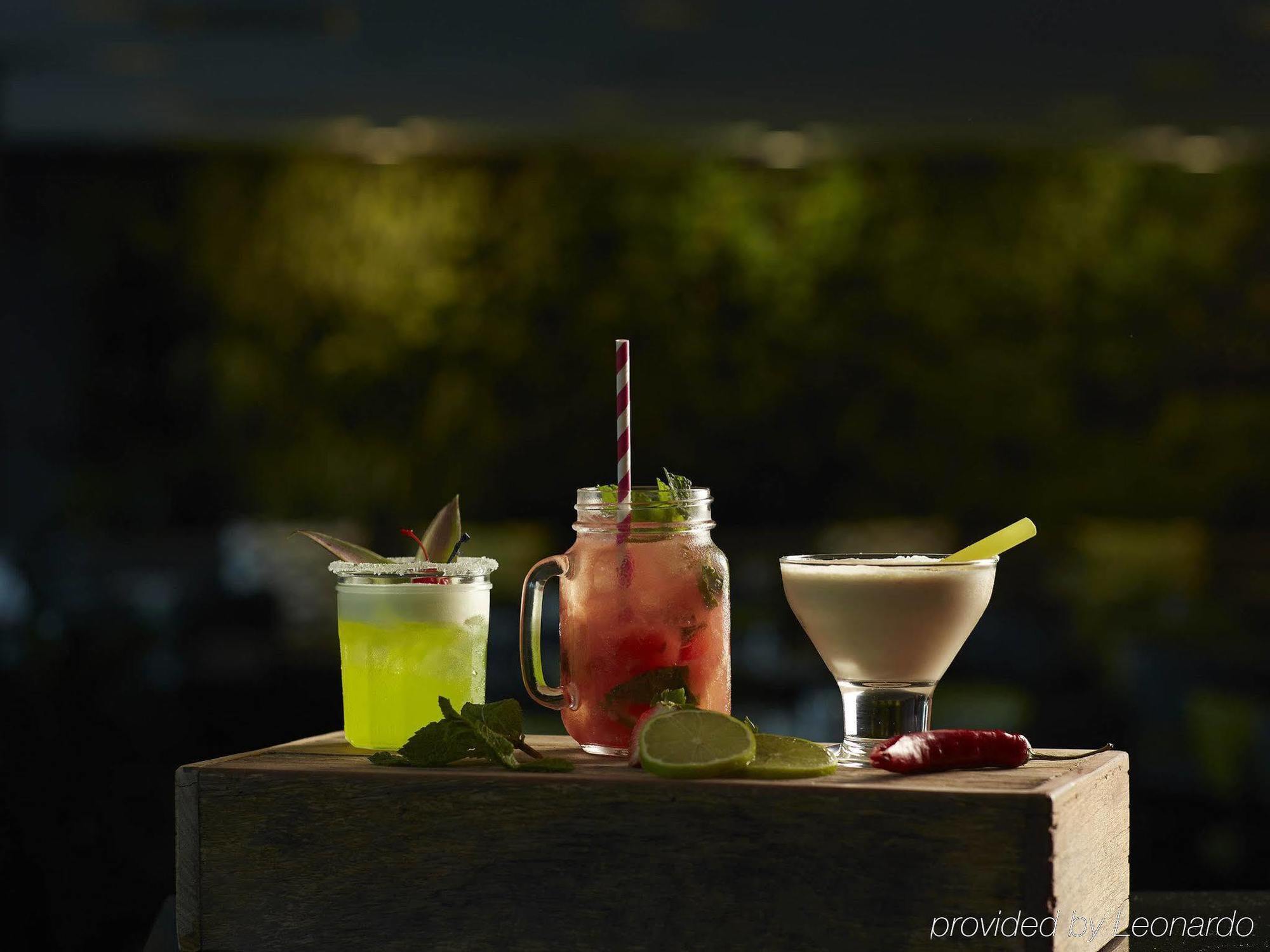 Mercure Melbourne Treasury Gardens Экстерьер фото