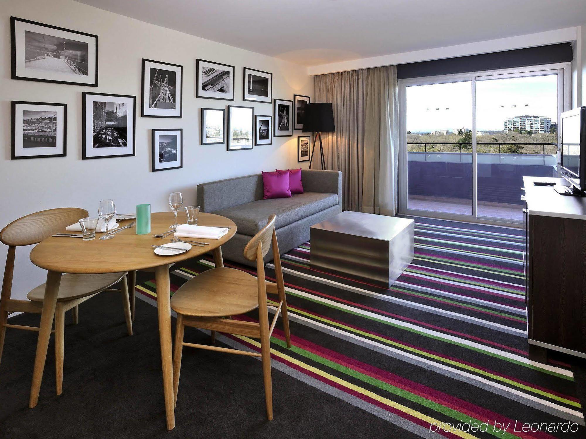 Mercure Melbourne Treasury Gardens Экстерьер фото