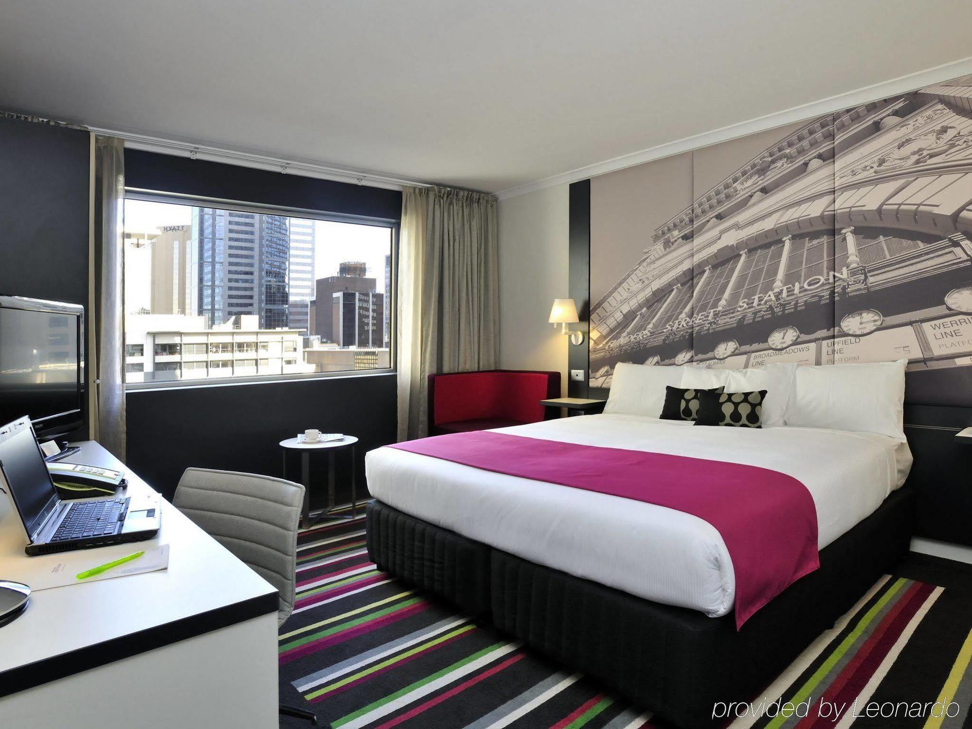 Mercure Melbourne Treasury Gardens Экстерьер фото
