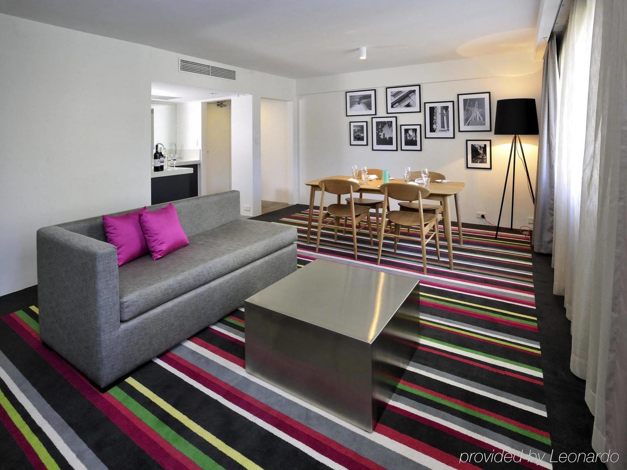 Mercure Melbourne Treasury Gardens Экстерьер фото