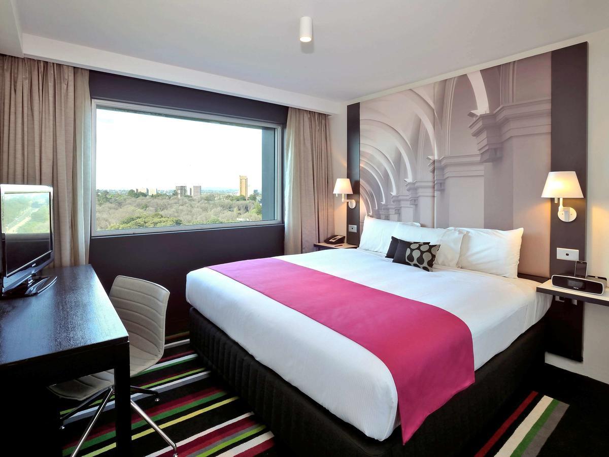 Mercure Melbourne Treasury Gardens Экстерьер фото