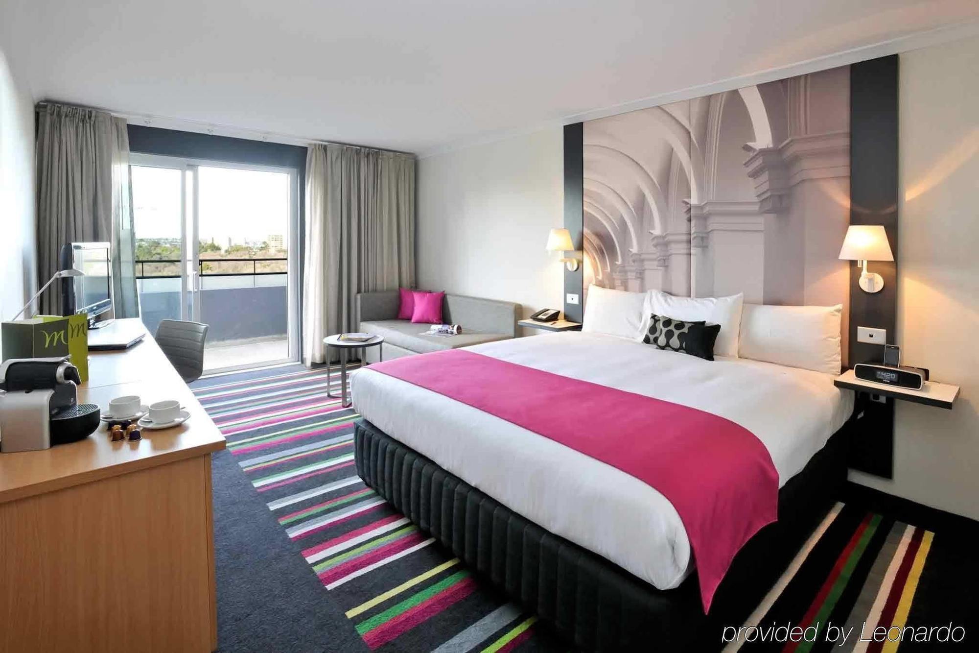 Mercure Melbourne Treasury Gardens Экстерьер фото
