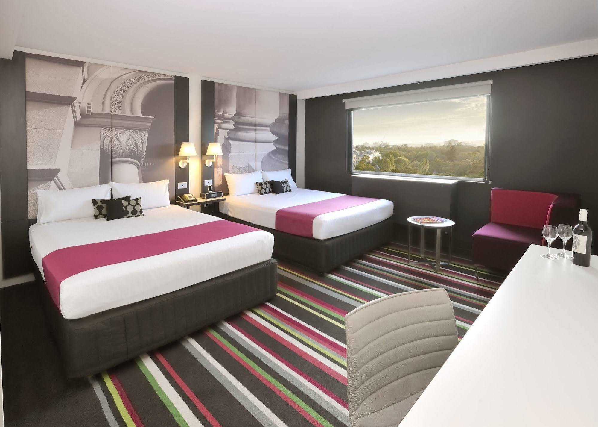 Mercure Melbourne Treasury Gardens Экстерьер фото