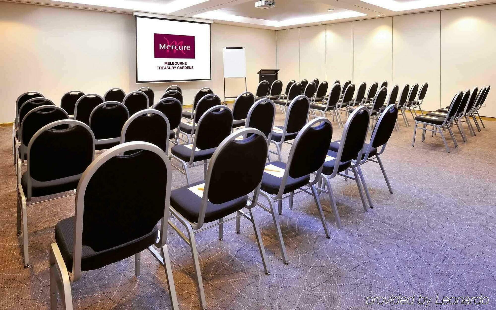 Mercure Melbourne Treasury Gardens Экстерьер фото
