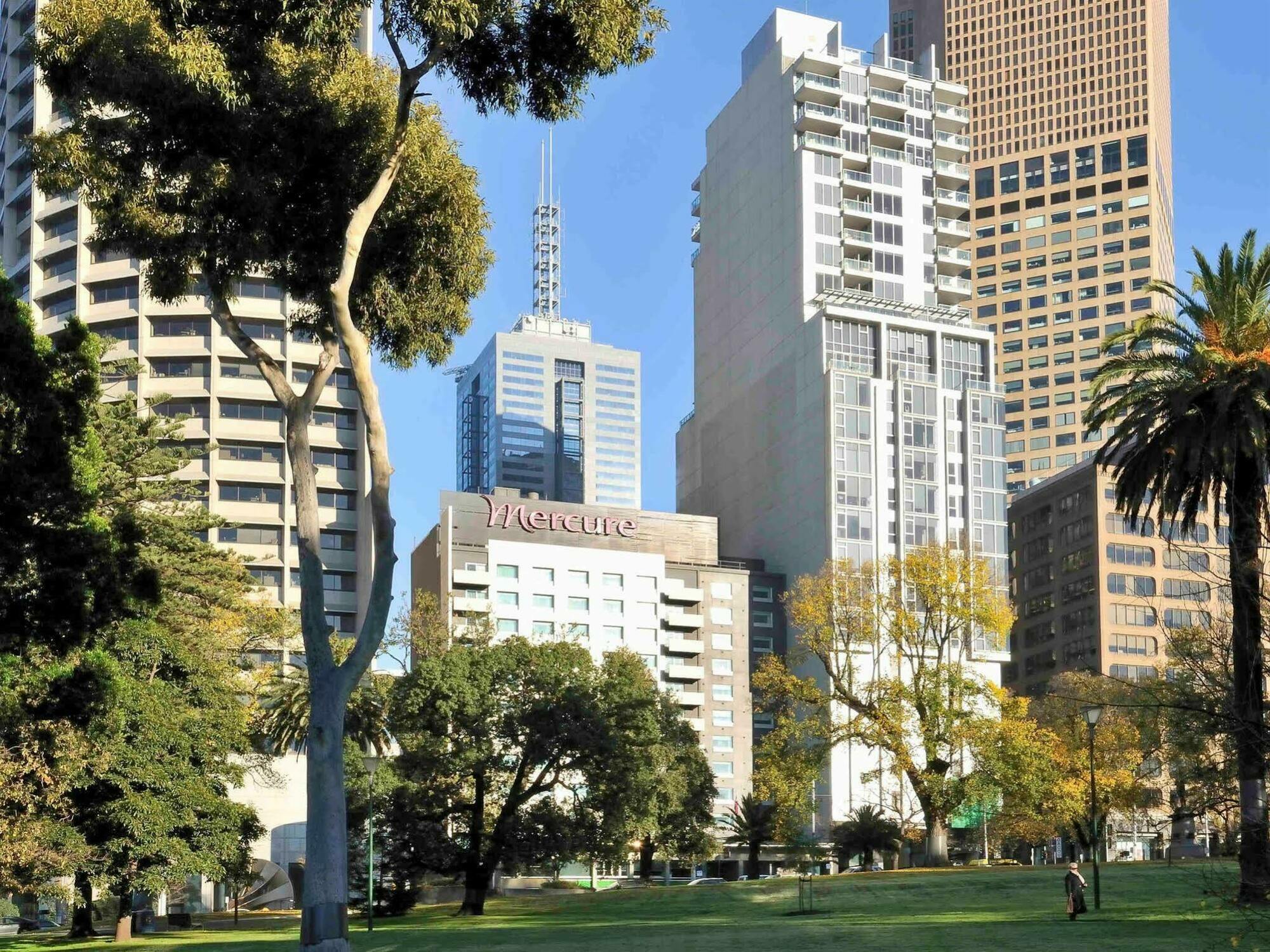 Mercure Melbourne Treasury Gardens Экстерьер фото